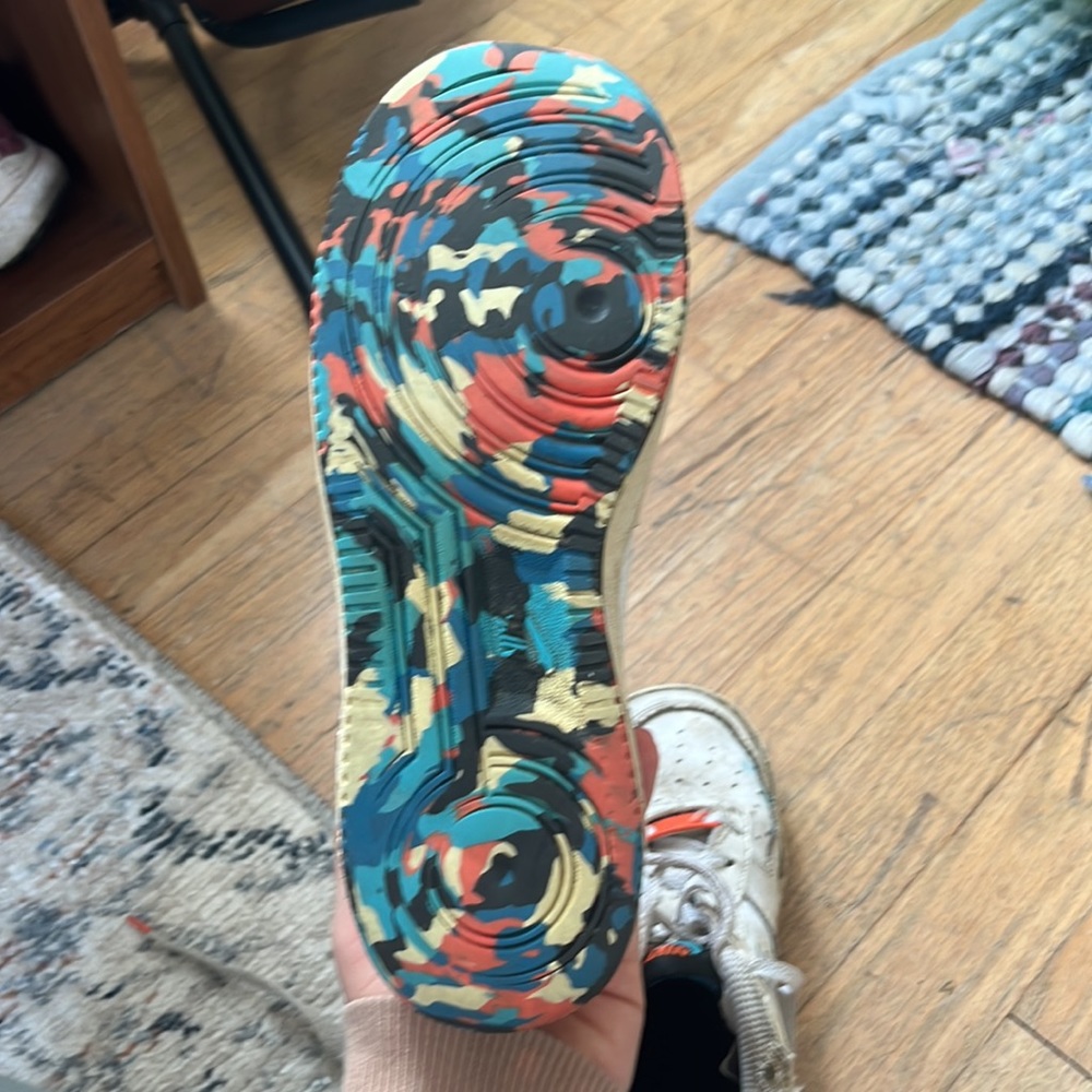 Shoes - Picture 4 of 9